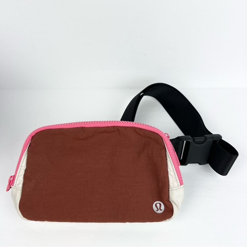 Lululemon Everywhere Belt Bag 1L